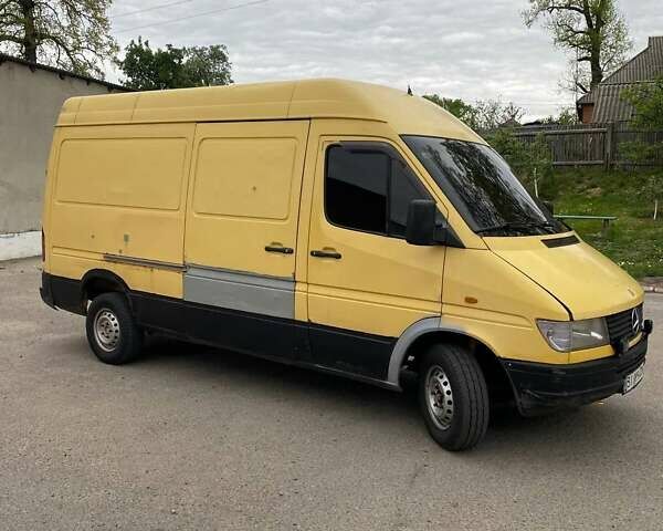 Желтый Мерседес Sprinter, объемом двигателя 2.3 л и пробегом 870 тыс. км за 4500 $, фото 3 на Automoto.ua