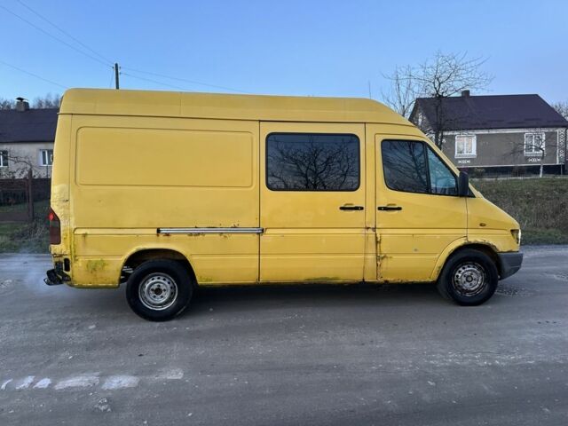 Желтый Мерседес Sprinter, объемом двигателя 2.9 л и пробегом 300 тыс. км за 2500 $, фото 5 на Automoto.ua