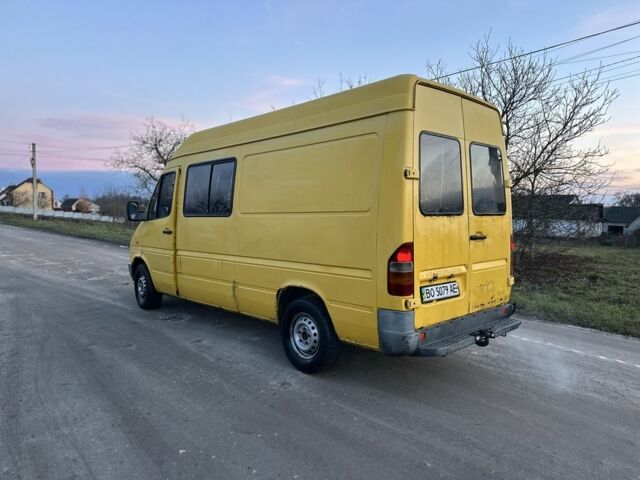 Желтый Мерседес Sprinter, объемом двигателя 2.9 л и пробегом 300 тыс. км за 2500 $, фото 2 на Automoto.ua