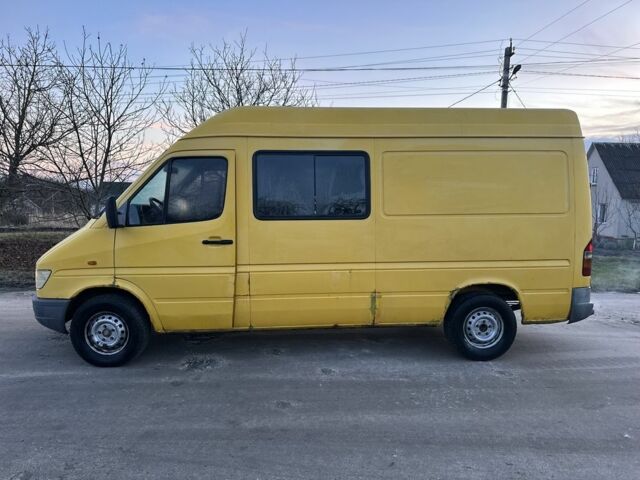 Желтый Мерседес Sprinter, объемом двигателя 2.9 л и пробегом 300 тыс. км за 2500 $, фото 1 на Automoto.ua