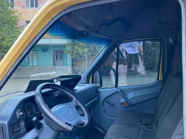 Желтый Мерседес Sprinter, объемом двигателя 2.3 л и пробегом 870 тыс. км за 4500 $, фото 4 на Automoto.ua