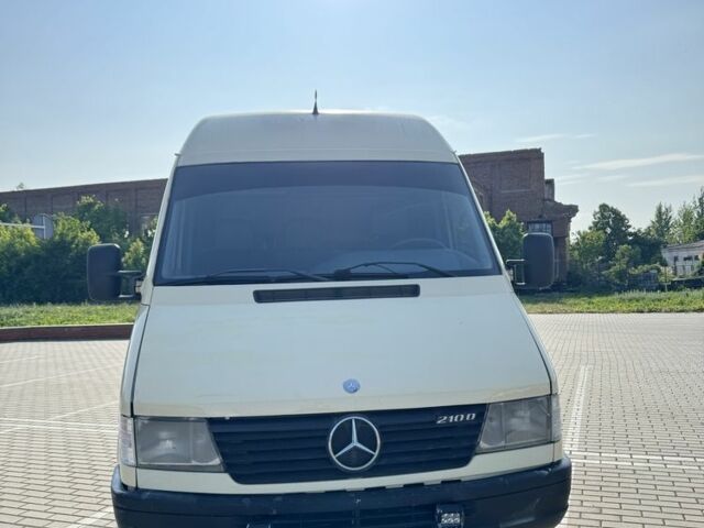 Желтый Мерседес Sprinter, объемом двигателя 2.9 л и пробегом 300 тыс. км за 3800 $, фото 1 на Automoto.ua