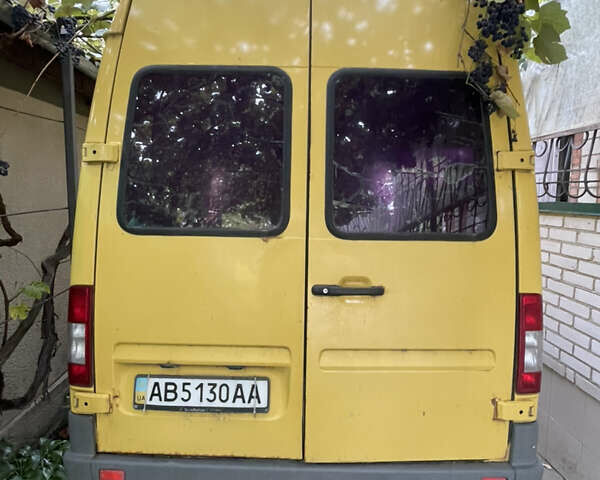 Желтый Мерседес Sprinter, объемом двигателя 2.1 л и пробегом 350 тыс. км за 6000 $, фото 2 на Automoto.ua