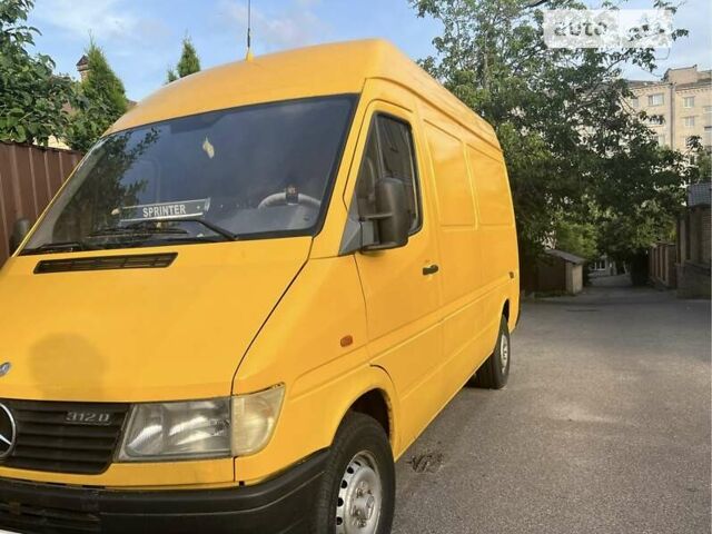 Желтый Мерседес Sprinter, объемом двигателя 2.8 л и пробегом 430 тыс. км за 10000 $, фото 3 на Automoto.ua