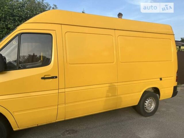 Желтый Мерседес Sprinter, объемом двигателя 2.8 л и пробегом 430 тыс. км за 10000 $, фото 1 на Automoto.ua