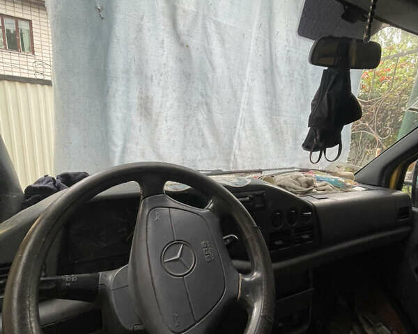 Желтый Мерседес Sprinter, объемом двигателя 2.1 л и пробегом 350 тыс. км за 6000 $, фото 7 на Automoto.ua