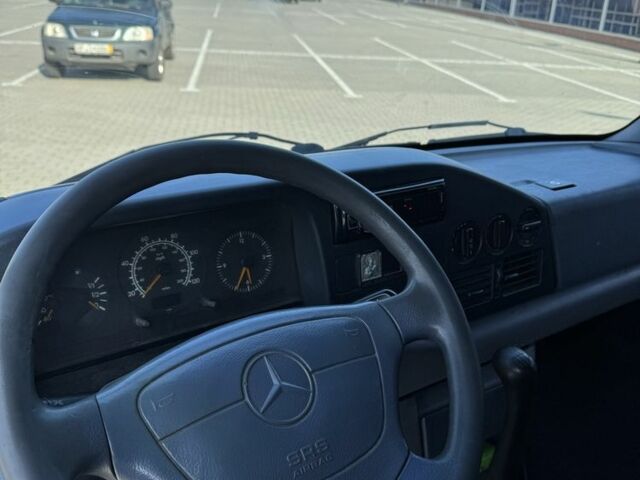 Желтый Мерседес Sprinter, объемом двигателя 2.9 л и пробегом 300 тыс. км за 3800 $, фото 13 на Automoto.ua