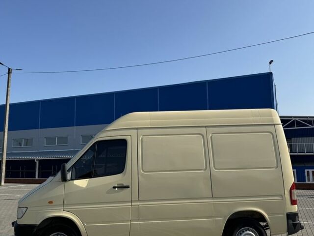 Желтый Мерседес Sprinter, объемом двигателя 2.9 л и пробегом 300 тыс. км за 3800 $, фото 5 на Automoto.ua