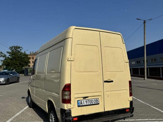 Желтый Мерседес Sprinter, объемом двигателя 2.9 л и пробегом 300 тыс. км за 3800 $, фото 7 на Automoto.ua