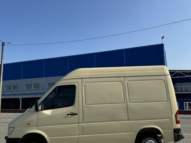 Желтый Мерседес Sprinter, объемом двигателя 2.9 л и пробегом 300 тыс. км за 3800 $, фото 6 на Automoto.ua