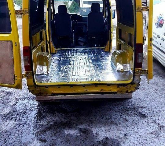 Желтый Мерседес Sprinter, объемом двигателя 2.3 л и пробегом 460 тыс. км за 6500 $, фото 2 на Automoto.ua
