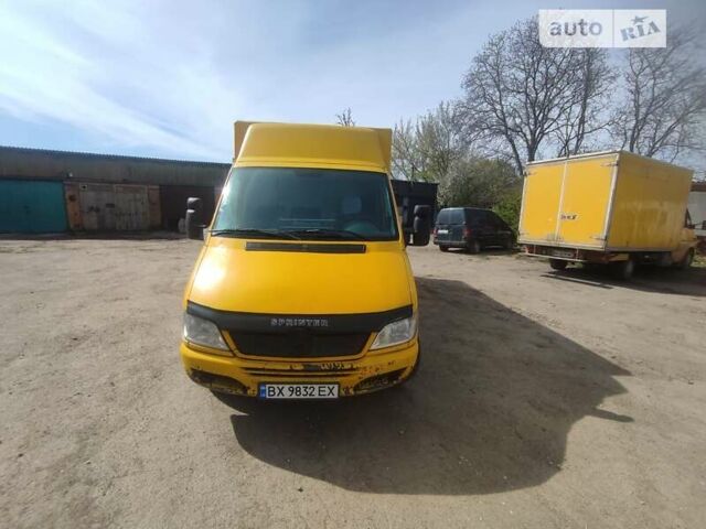 Желтый Мерседес Sprinter, объемом двигателя 2.15 л и пробегом 620 тыс. км за 5950 $, фото 4 на Automoto.ua