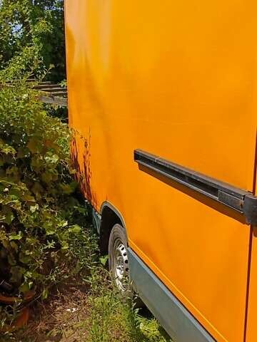 Желтый Мерседес Sprinter, объемом двигателя 2.15 л и пробегом 500 тыс. км за 8100 $, фото 10 на Automoto.ua