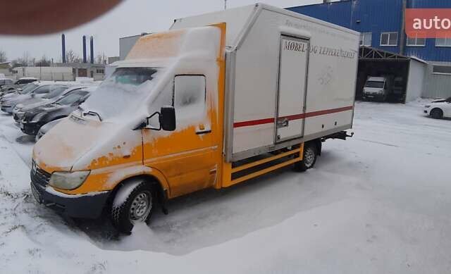 Желтый Мерседес Sprinter, объемом двигателя 2.15 л и пробегом 303 тыс. км за 12050 $, фото 4 на Automoto.ua