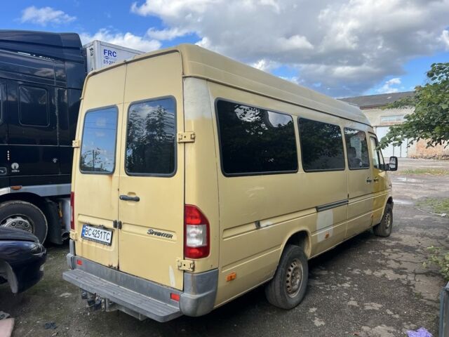 Желтый Мерседес Sprinter, объемом двигателя 2.1 л и пробегом 600 тыс. км за 4950 $, фото 2 на Automoto.ua