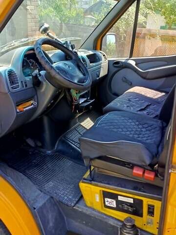 Желтый Мерседес Sprinter, объемом двигателя 2.15 л и пробегом 500 тыс. км за 8100 $, фото 7 на Automoto.ua