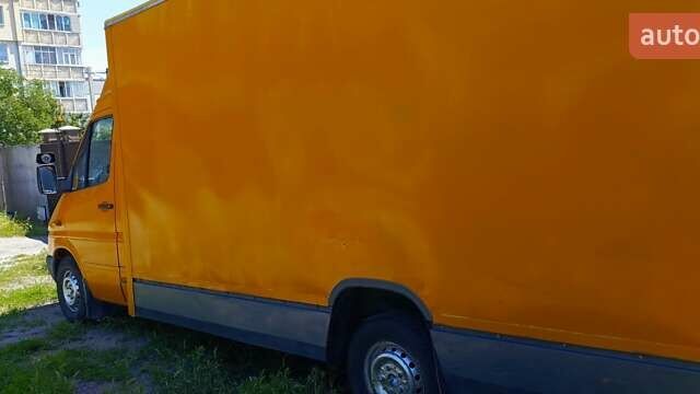 Желтый Мерседес Sprinter, объемом двигателя 2.15 л и пробегом 500 тыс. км за 8100 $, фото 6 на Automoto.ua