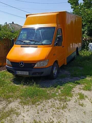 Желтый Мерседес Sprinter, объемом двигателя 2.15 л и пробегом 500 тыс. км за 8100 $, фото 5 на Automoto.ua