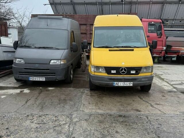 Жовтий Мерседес Sprinter, об'ємом двигуна 3 л та пробігом 100 тис. км за 3800 $, фото 3 на Automoto.ua
