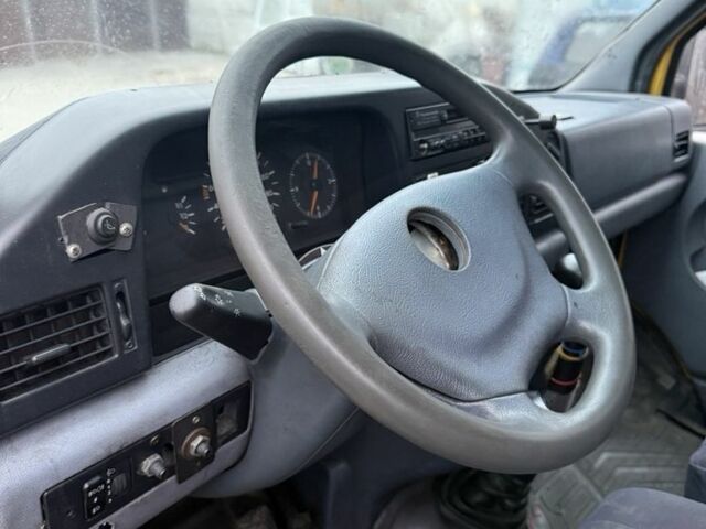 Жовтий Мерседес Sprinter, об'ємом двигуна 3 л та пробігом 100 тис. км за 3800 $, фото 4 на Automoto.ua