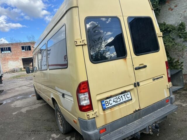 Желтый Мерседес Sprinter, объемом двигателя 2.1 л и пробегом 600 тыс. км за 4950 $, фото 3 на Automoto.ua
