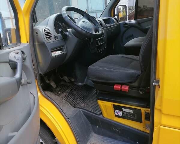 Желтый Мерседес Sprinter, объемом двигателя 2.15 л и пробегом 665 тыс. км за 9000 $, фото 5 на Automoto.ua