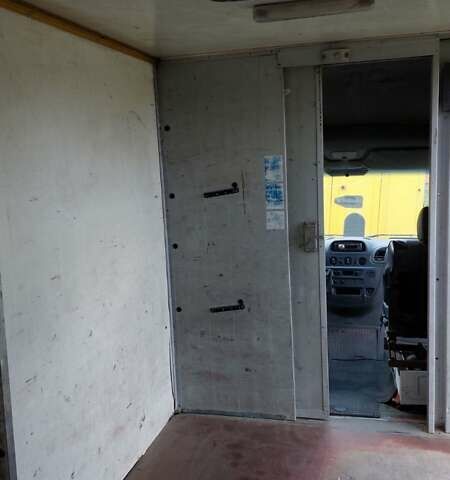 Желтый Мерседес Sprinter, объемом двигателя 2.15 л и пробегом 600 тыс. км за 6000 $, фото 9 на Automoto.ua