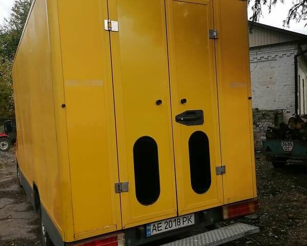 Желтый Мерседес Sprinter, объемом двигателя 2.15 л и пробегом 665 тыс. км за 9000 $, фото 3 на Automoto.ua