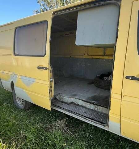 Желтый Мерседес Sprinter, объемом двигателя 0 л и пробегом 250 тыс. км за 5000 $, фото 2 на Automoto.ua