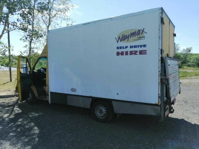 Желтый Мерседес Sprinter, объемом двигателя 2.2 л и пробегом 100 тыс. км за 5600 $, фото 1 на Automoto.ua