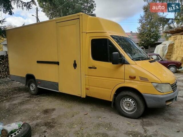 Желтый Мерседес Sprinter, объемом двигателя 2.15 л и пробегом 665 тыс. км за 9000 $, фото 2 на Automoto.ua