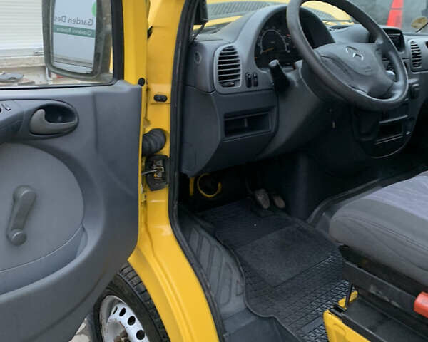 Жовтий Мерседес Sprinter, об'ємом двигуна 2.2 л та пробігом 308 тис. км за 10300 $, фото 9 на Automoto.ua