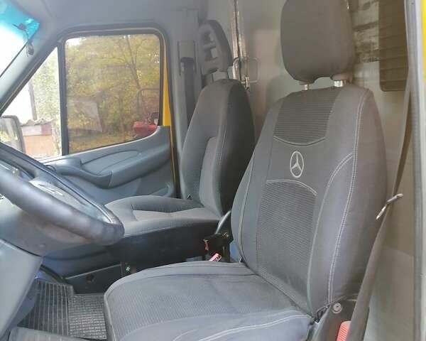 Желтый Мерседес Sprinter, объемом двигателя 2.15 л и пробегом 665 тыс. км за 9000 $, фото 6 на Automoto.ua