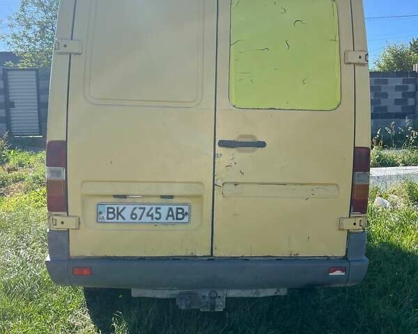 Желтый Мерседес Sprinter, объемом двигателя 0 л и пробегом 250 тыс. км за 5000 $, фото 5 на Automoto.ua