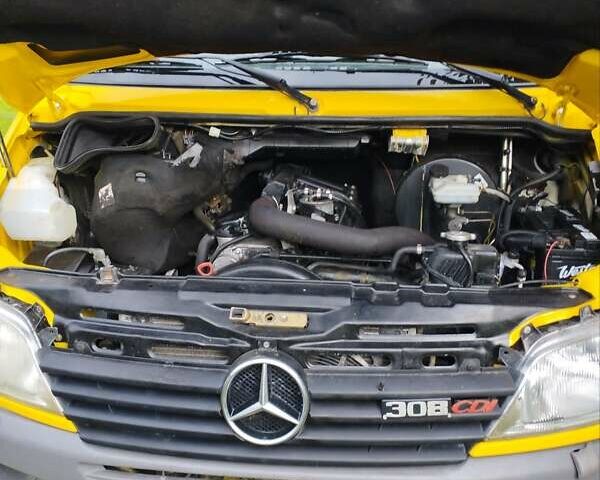 Жовтий Мерседес Sprinter, об'ємом двигуна 2.2 л та пробігом 380 тис. км за 10500 $, фото 11 на Automoto.ua
