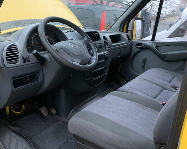 Жовтий Мерседес Sprinter, об'ємом двигуна 2.2 л та пробігом 308 тис. км за 10300 $, фото 13 на Automoto.ua