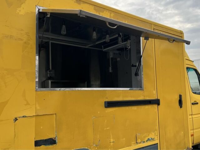 Желтый Мерседес Sprinter, объемом двигателя 2.1 л и пробегом 418 тыс. км за 10500 $, фото 16 на Automoto.ua