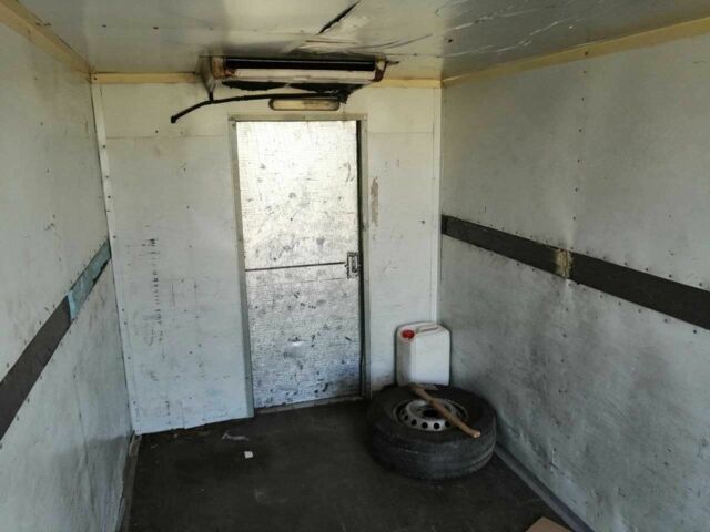 Желтый Мерседес Sprinter, объемом двигателя 2.2 л и пробегом 190 тыс. км за 5500 $, фото 2 на Automoto.ua