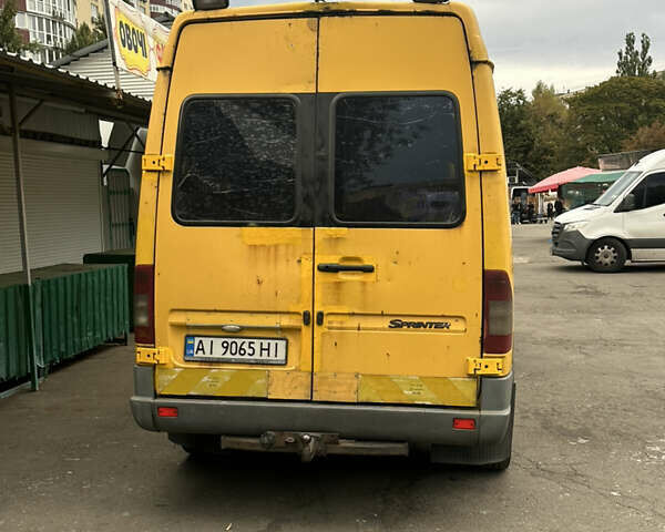 Желтый Мерседес Sprinter, объемом двигателя 2.19 л и пробегом 712 тыс. км за 7200 $, фото 3 на Automoto.ua