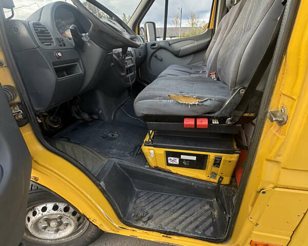 Желтый Мерседес Sprinter, объемом двигателя 2.15 л и пробегом 507 тыс. км за 3999 $, фото 3 на Automoto.ua