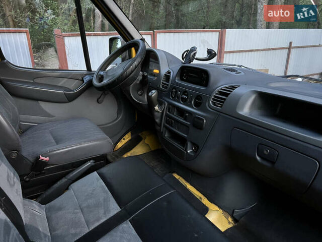 Желтый Мерседес Sprinter, объемом двигателя 2.2 л и пробегом 281 тыс. км за 10500 $, фото 5 на Automoto.ua