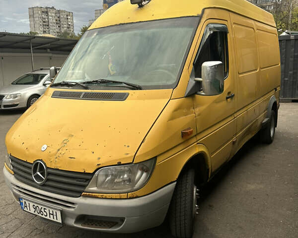 Желтый Мерседес Sprinter, объемом двигателя 2.19 л и пробегом 712 тыс. км за 7200 $, фото 1 на Automoto.ua