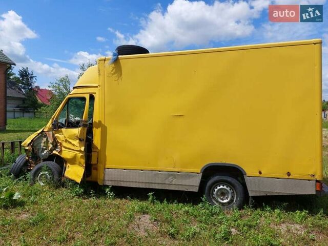 Желтый Мерседес Sprinter, объемом двигателя 2.15 л и пробегом 100 тыс. км за 1800 $, фото 2 на Automoto.ua