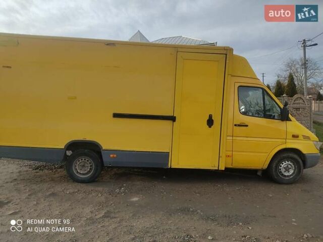 Желтый Мерседес Sprinter, объемом двигателя 2.15 л и пробегом 380 тыс. км за 5900 $, фото 5 на Automoto.ua