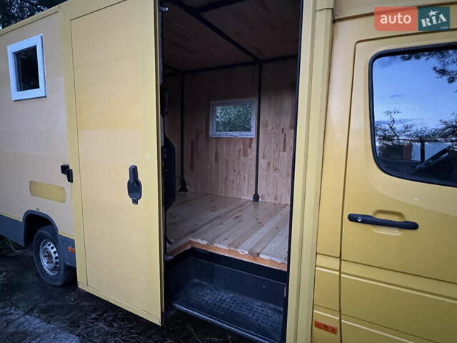 Желтый Мерседес Sprinter, объемом двигателя 2.2 л и пробегом 281 тыс. км за 10500 $, фото 14 на Automoto.ua
