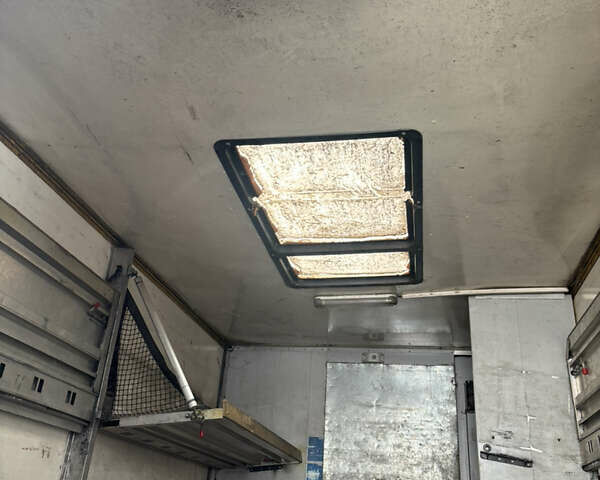 Желтый Мерседес Sprinter, объемом двигателя 2.15 л и пробегом 507 тыс. км за 3999 $, фото 18 на Automoto.ua
