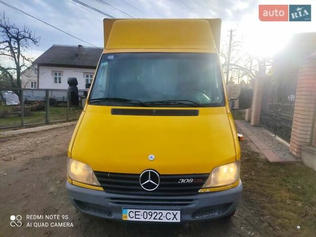 Желтый Мерседес Sprinter, объемом двигателя 2.15 л и пробегом 380 тыс. км за 5900 $, фото 7 на Automoto.ua