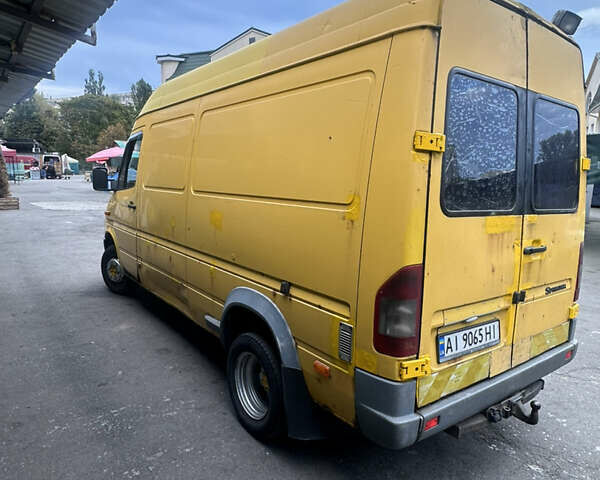 Желтый Мерседес Sprinter, объемом двигателя 2.19 л и пробегом 712 тыс. км за 7200 $, фото 4 на Automoto.ua