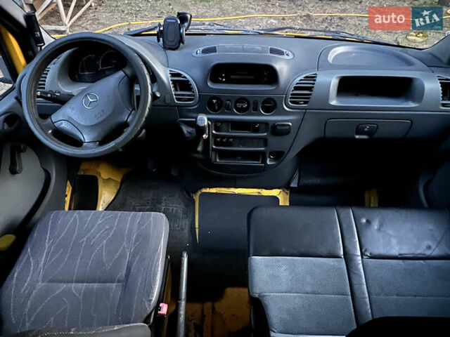 Желтый Мерседес Sprinter, объемом двигателя 2.2 л и пробегом 281 тыс. км за 10500 $, фото 13 на Automoto.ua