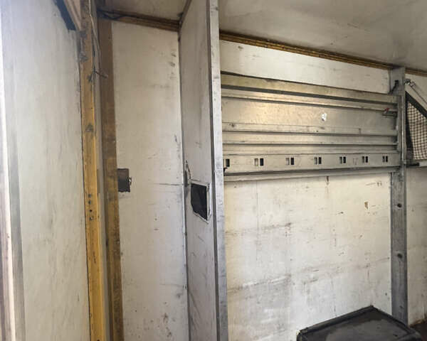 Желтый Мерседес Sprinter, объемом двигателя 2.15 л и пробегом 507 тыс. км за 3999 $, фото 19 на Automoto.ua